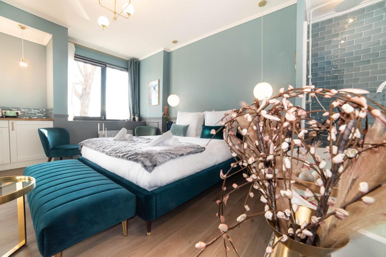 The Parisian Blue Eiffel Tower Apartman Kültér fotó