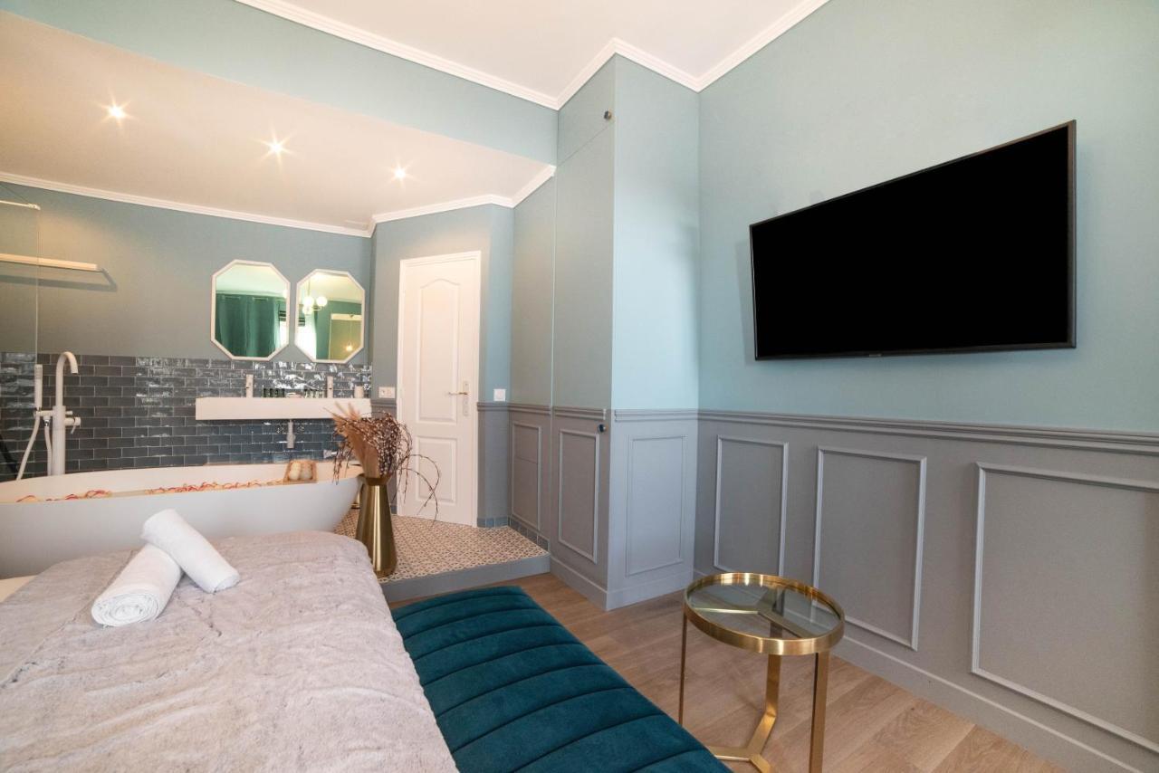 The Parisian Blue Eiffel Tower Apartman Kültér fotó
